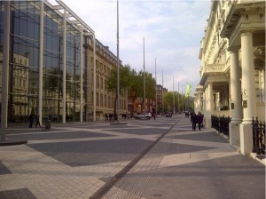 Foto: Exhibition Road vacía, South Kensington, Londres